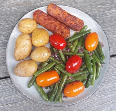 sperziebonensalade met krieltjes en toscaanse sticks (vega)